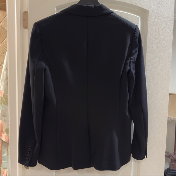 The Iconic Scuba Jacket - Picture 8 of 9